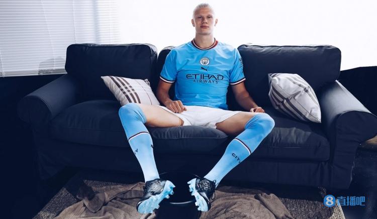 中足联颁奖：申花外租广西球员费尔南多当选中乙赛季最佳球员（中足联年度评选：申花外租至广西的费尔南多当选中乙最佳球员）