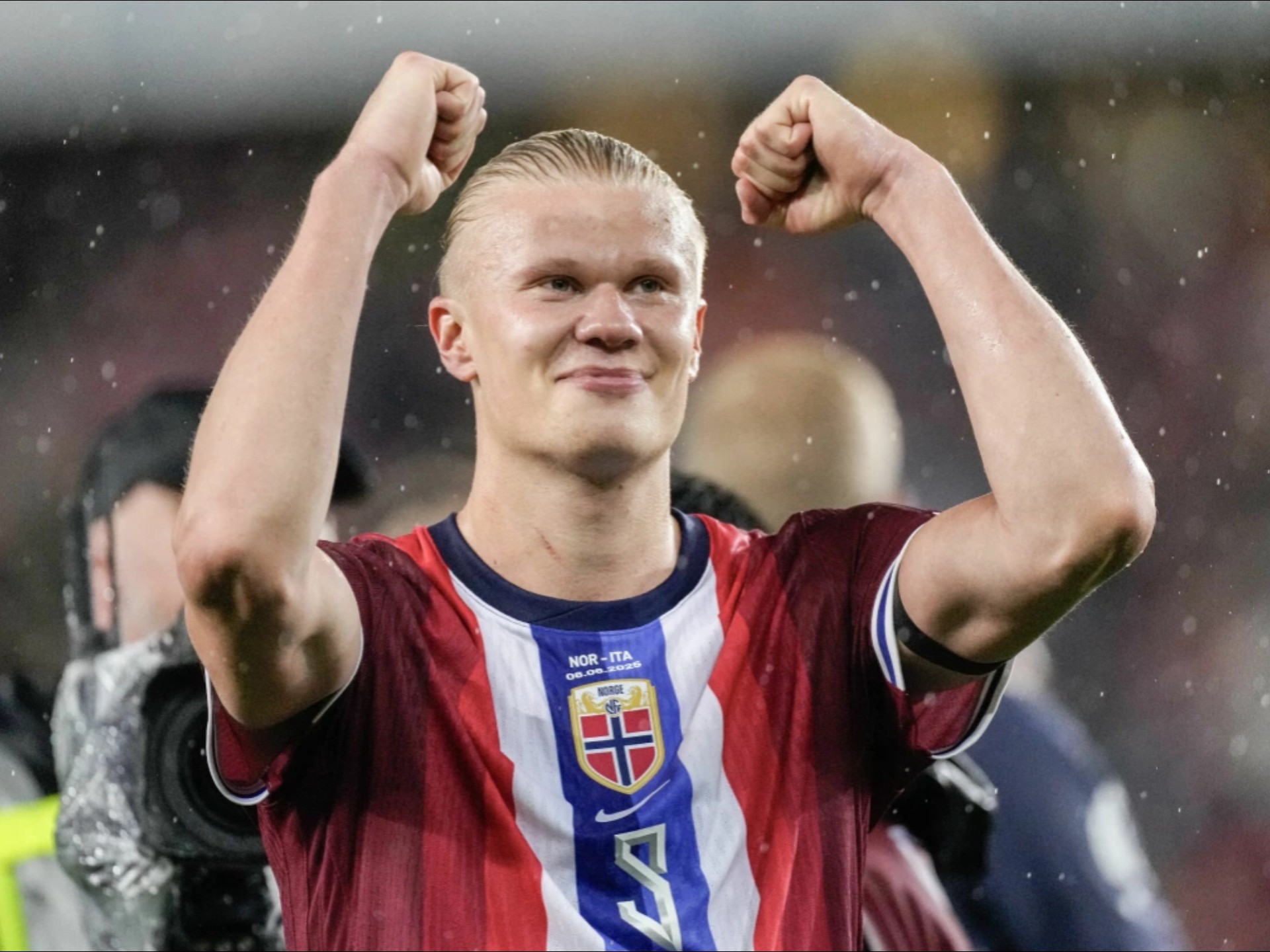 姆伯莫上赛季至今英超攻入26球，同期仅次于哈兰德、萨拉赫（自上赛季起，姆伯莫英超已斩获26球，仅逊于哈兰德与萨拉赫）