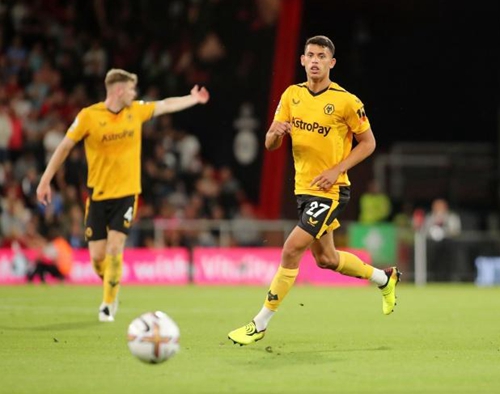 埃梅里：球迷们的支持非常重要，还需不断完善球队攻防体系（埃梅里：球迷支持至关重要，球队攻防仍需持续优化）