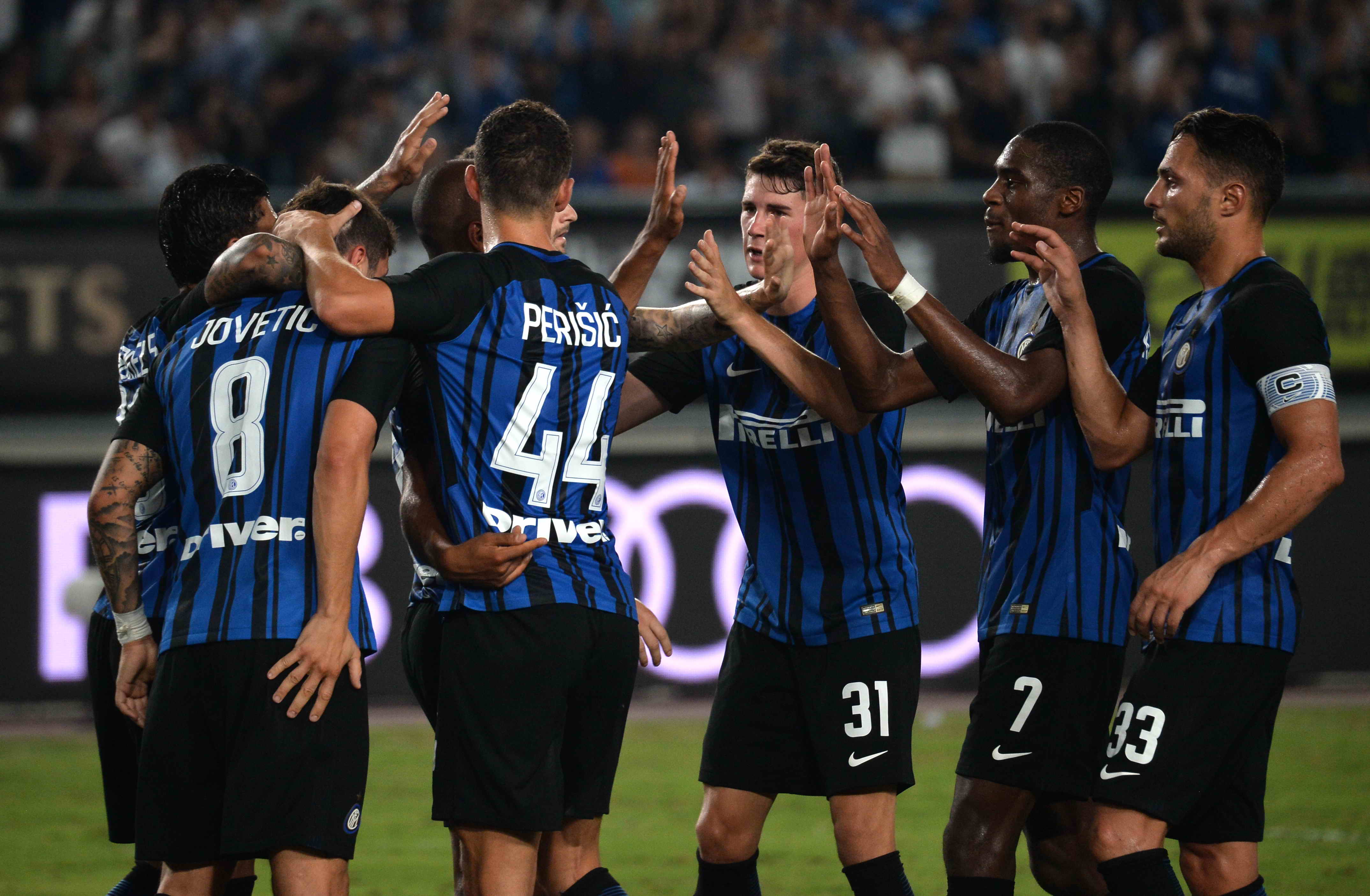 国际米兰连胜，齐沃调整团队，迪乌夫证明实力，马丁内斯复出，球队士气回升。