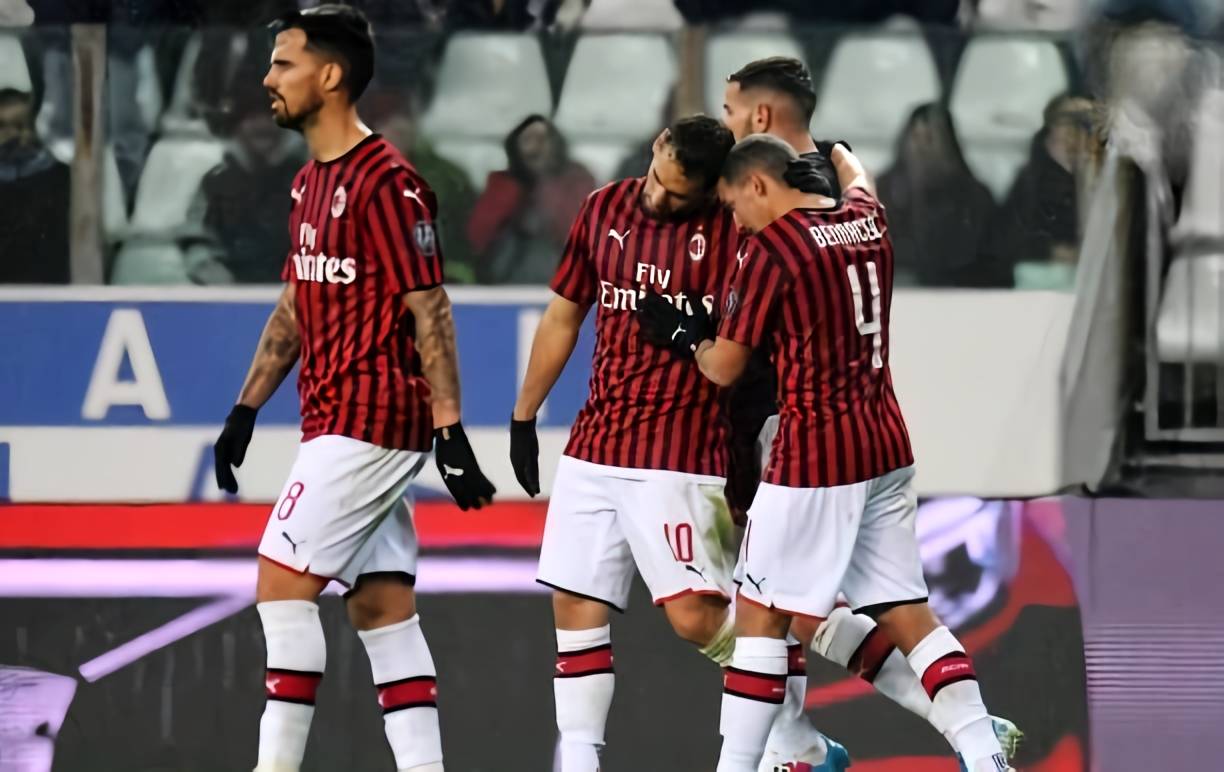 卫报：热刺有意富勒姆左后卫罗宾逊，也会寻找一名攻击型中场