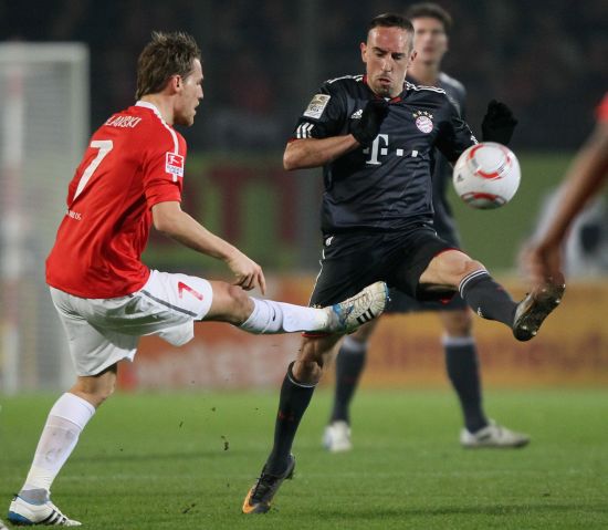 米兰总监：迈尼昂没索要800万年薪，续约谈判在积极推进中（米兰总监：迈尼昂并未提出800万年薪要求，续约谈判正积极推进）