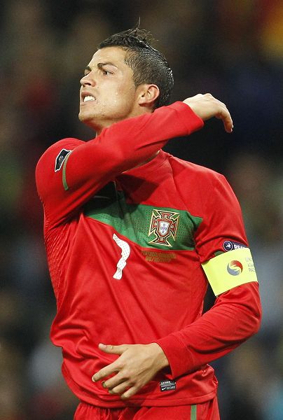 中超：上海海港主场4-1击败深圳队（中超：上海海港主场4比1力克深圳队）