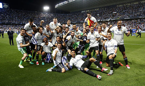 泪目，若塔遗孀被邀请到葡萄牙超级杯现场，全场球迷起立致意