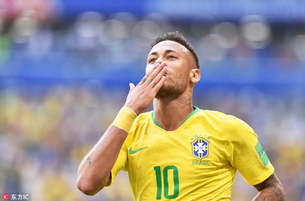 皇马因战术分歧和防守问题表现不稳定，哈维·阿隆索与球员矛盾缓和但压力仍大，需加速抢分以夺冠。